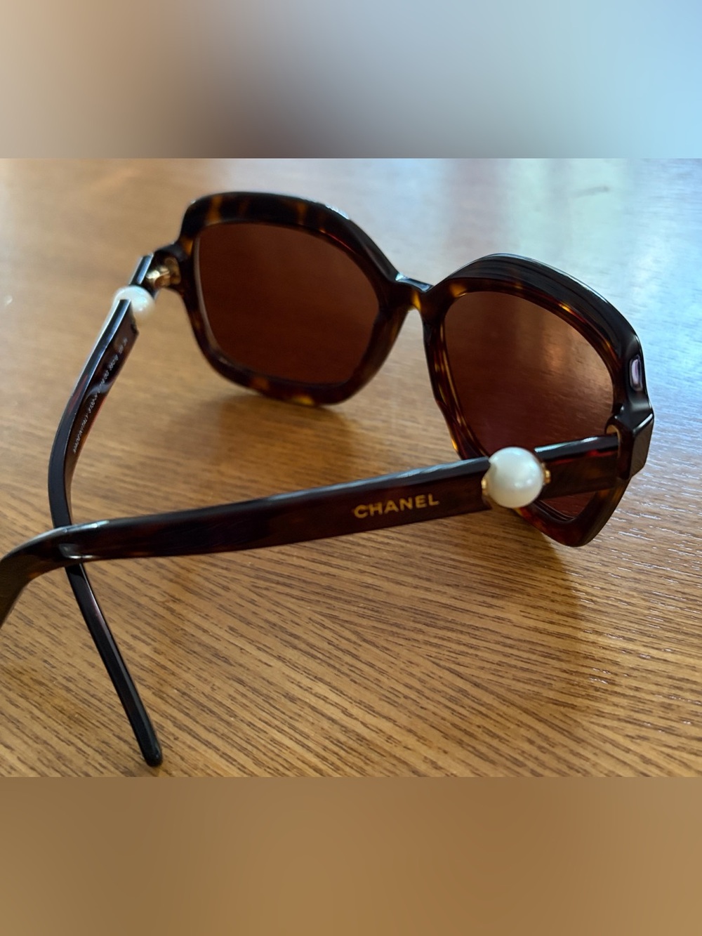 Chanel Sunglasses Tortoise Shell Frame Brown Pearl Collection 5132-H Sunglasses - Picture 4 of 16